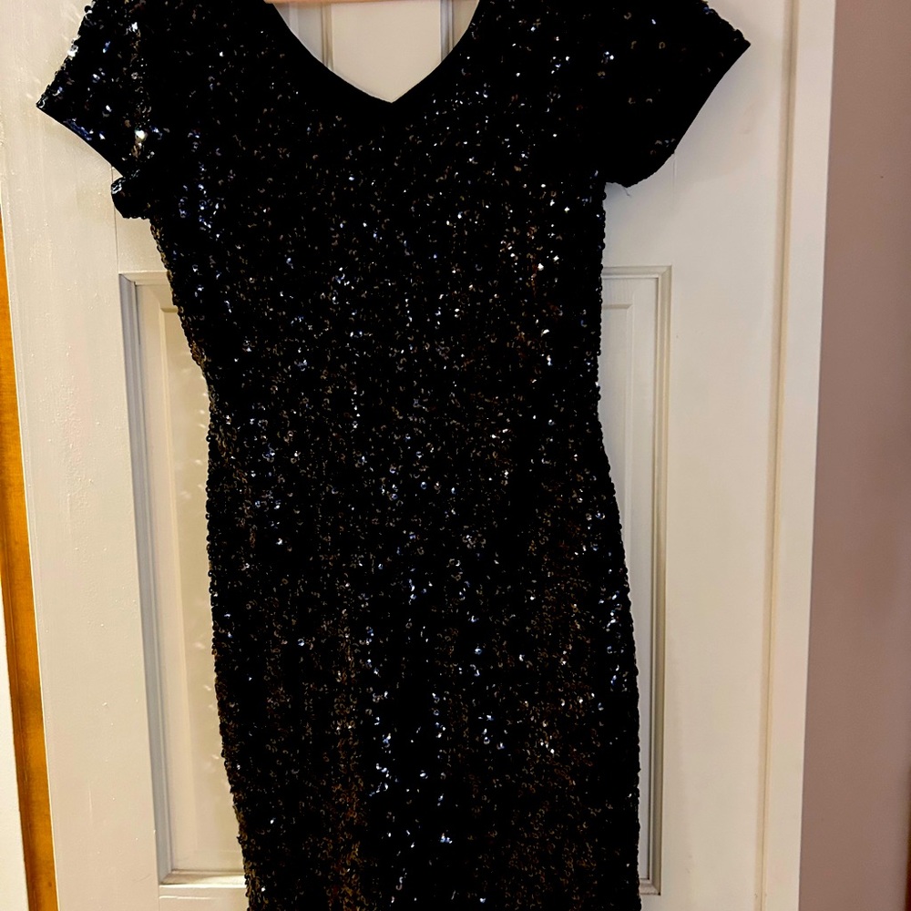 What are you wearing New Year’s Eve? Sequin dress above the knee! Chic worn once